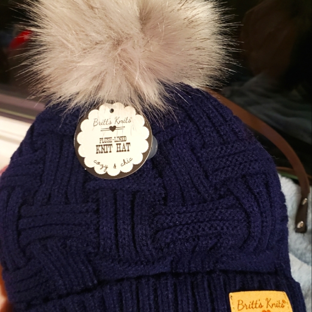 SUPER WARM, NAVY FUZZY TOQUE WITH FLEECE LINING AND POM POM